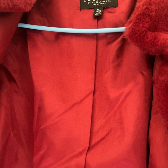 Just in time for winter ❄️ Womens fuzzy fur like half length coat - Picture 4 of 4